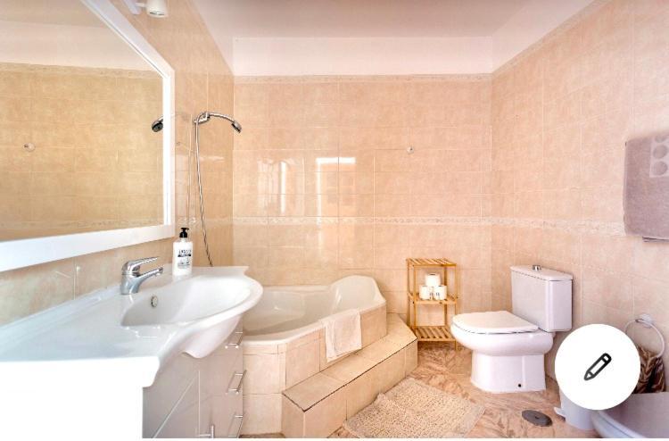 Casa Maruca Villa อัลกาลา ภายนอก รูปภาพ